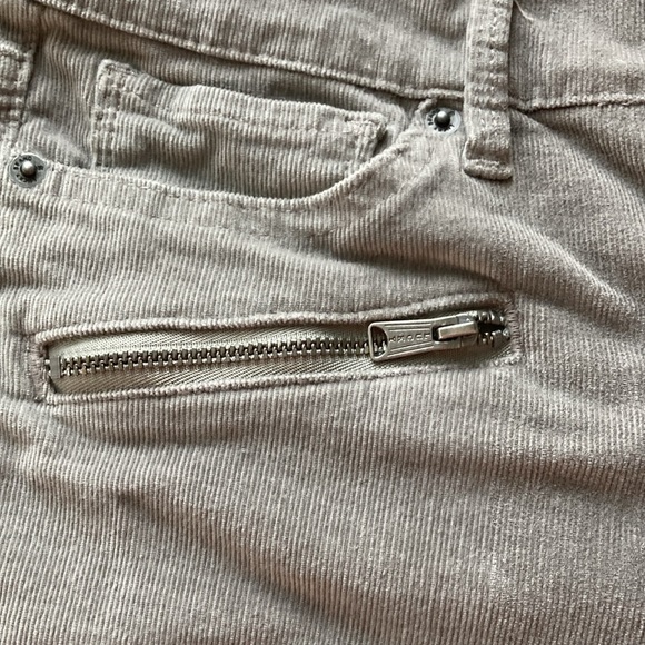 Lucky Brand 🍀 corduroy Charlie fit jeans - Picture 3 of 9